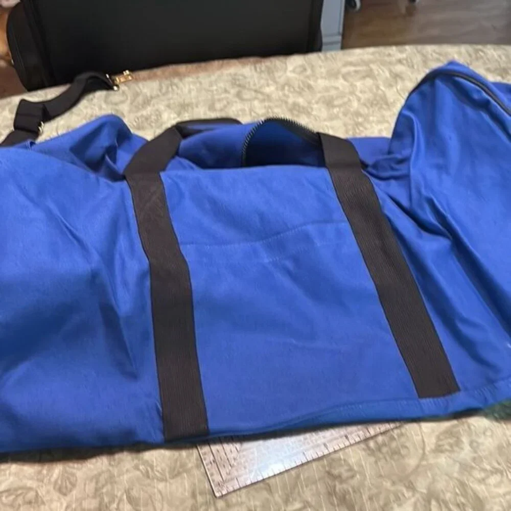 High Sierra Blue Canvas Duffle Bag With Black Straps & Zipper Closure - Picture 4 of 5